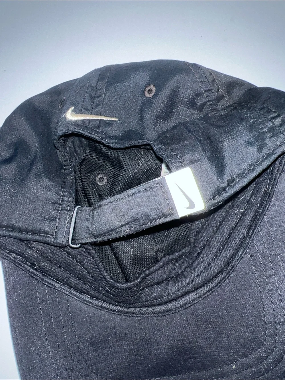 Child Nike Black Cap Dri-Fit with White Swoosh Logo and Reflective Back Tag - Picture 4 of 8